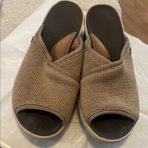 Women's Tan Bzees Slip-On Mules